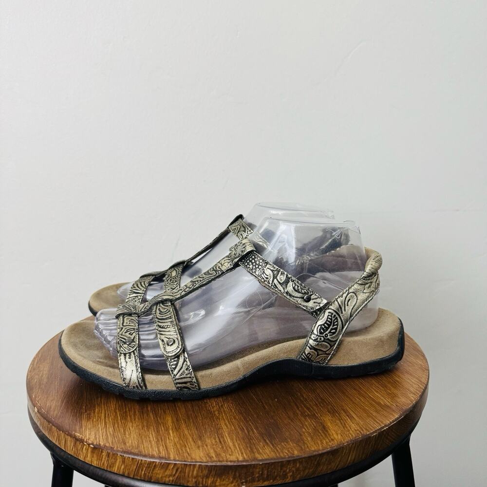 Taos Trophy 2 Metallic Gold Strappy Sandals Women’s Size 8